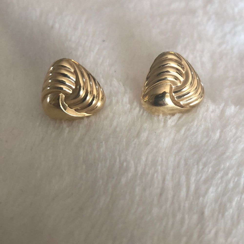 Beautiful 14k gold earrings! Excellent condition!